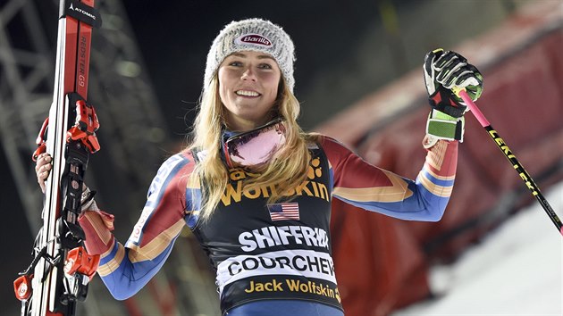 Americk lyaka Mikaela Shiffrinov slav v cli paralelnho slalomu v Courchevelu.