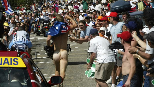 Vtzn nik Richarda Virenqua v etap na Mont Ventoux na Tour de France v roce 2002.
