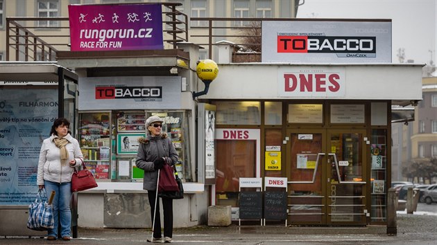 Kiosky na Ba�kov� n�m�st� v Hradci Kr�lov�