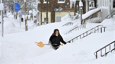 Východ USA se potýká s přívaly sněhu. K nejhůře postiženým patří město Erie v...