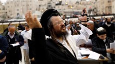 Více než 2000 židů se u Zdi nářků modlilo za déšť. (29. prosince 2017)