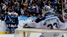 Chomutovští hokejisté slaví obrat v utkání s Plzní.