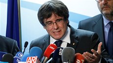 Carles Puigdemont na pátení tiskové konferenci v Bruselu (22. prosince 2017)