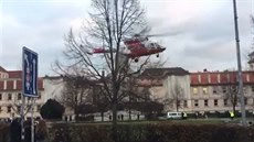 Vrtulník přistál na palackého náměstí