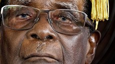 LISTOPAD: Zimbabwský prezident Robert Mugabe odstoupil ze své funkce, v ní...