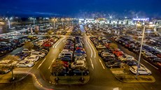 2016: Peplnná parkovit ped OC Metropole Zliín, jedním z nejvtích...