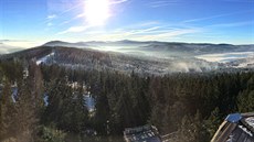Novoro�ní výhled si u�ijete t�eba na Stezce v korunách strom� na Lipn�.