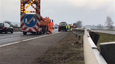 Nehoda esti automobil na 39. kilometru D10 zablokovala dopravu (27.12.2017)