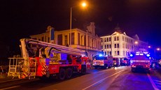 Při rozsáhlém požáru bývalé textilky Karnoly v Krnově zasahovalo osmnáct...