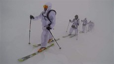 Michal Miejovský a jeho svenci bhem zimního výcviku