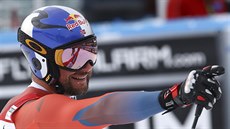 Askel Lund Svindal se raduje v cíli sjezdu v Bormiu.