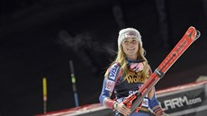 Americká lyaka Mikaela Shiffrinová v cíli paralelního slalomu v Courchevelu