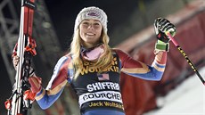 Americká lyaka Mikaela Shiffrinová slaví v cíli paralelního slalomu v...