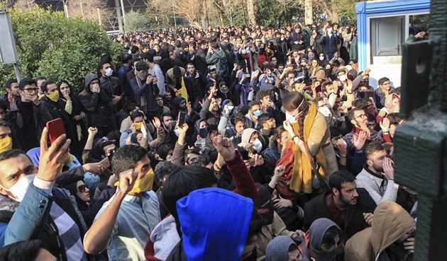 Írán popravil opozičního novináře. Barbarský akt, míní Francie