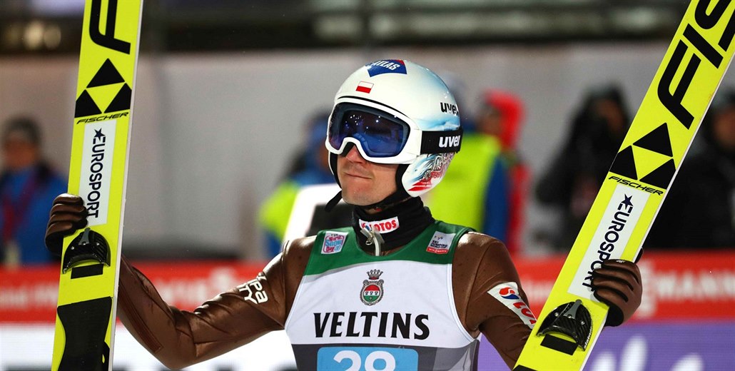 Polský skokan na ly�ích Kamil Stoch vyhrál úvodní závod Turné �ty� m�stk� v...