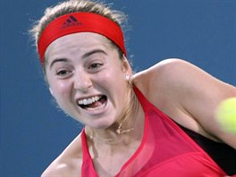Julia Ostapenkov� v duelu se Serenou Williamsovou.