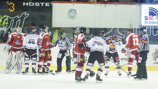 Momentka z utkn Olomouc - Sparta.