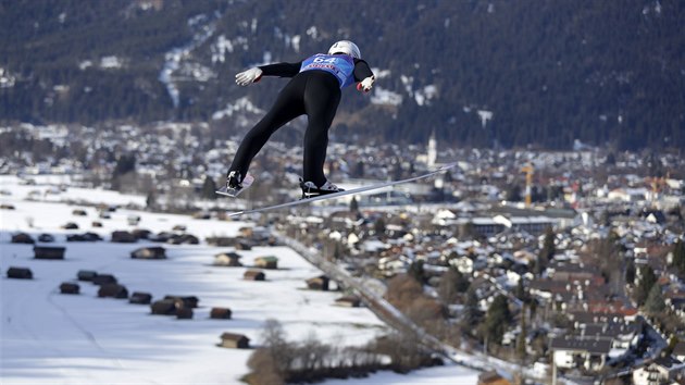 Norský skokan na lyžích Daniel-André Tande během kvalifikace na závod Turné čtyř můstků v Ga-Pa