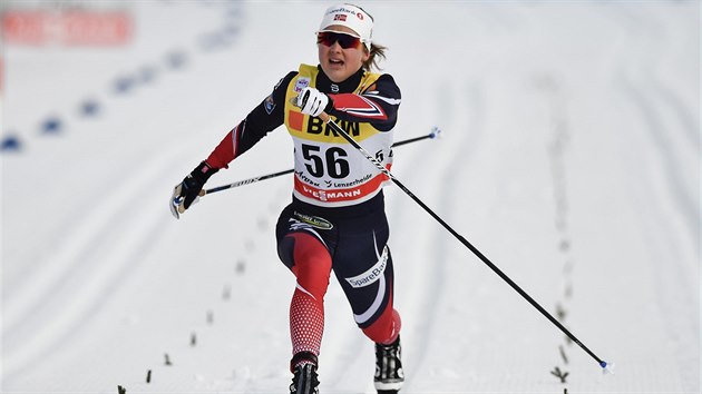 Norsk lyaka Ingvild Flugstad stbergov v cli klasick destky v druh etap Tour de Ski.