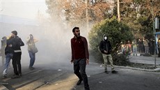 V Íránu lidé protestují proti režimu. Demonstrace začaly jako projev...