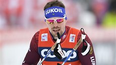 Ruský bec na lyích Sergej Usogov vyhrál sprint Tour de Ski ve výcarském...