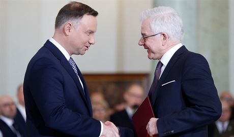 Polský prezident Andrzej Duda (vlevo) jmenoval novým ministrem zahranií Jacka...