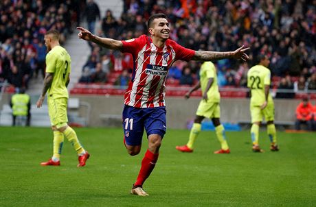 Ángel Correa z Atlético Madrid oslavuje gól do sít Getafe