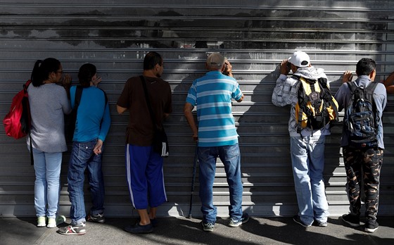 Venezuelská vláda nařídila snížit ceny některých druhů potravin, v Caracasu se...