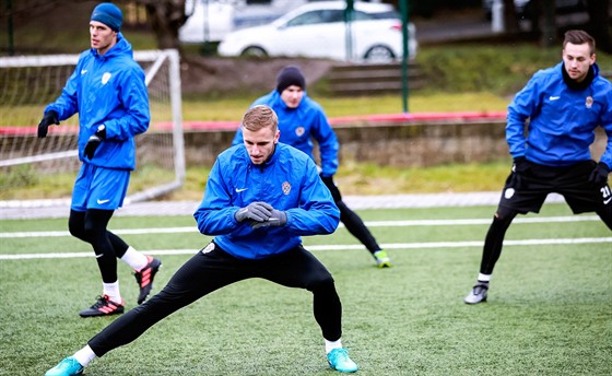 První trénink brnnských fotbalist v novém roce. V popedí posila do obrany...