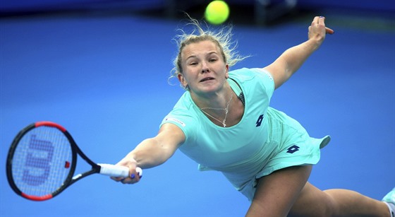 Kateřina Siniaková v duelu s ruskou tenistkou Marií Šarapovovou.