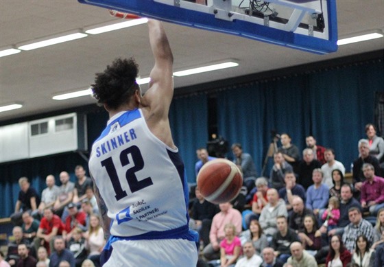 Lee Skinner z Kolína sme�uje proti Jind�ichovu Hradci.