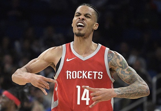 Gerald Green z Houstonu oslavuje svou trojku.