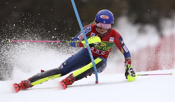 Americká lyaka Mikaela Shiffrinová na trati slalomu v Kranjské Goe.