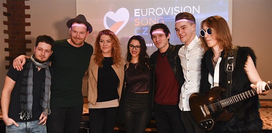 O účast v Eurovizi usilují (zleva) kapela Eddie Stoilow, Debbi, Eva Burešová,...