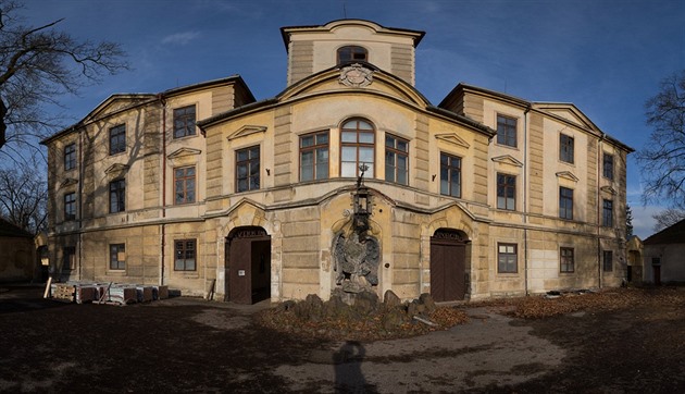 Zámek v Lázních Blohrad má podle památká cenná architektonická eení.