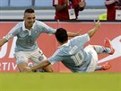 Iago Aspas (vlevo) a Nolito Agudo z Celty Vigo slaví branku v utkání s...