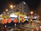 Policisté a záchranái dohlíejí na silvestrovské oslavy 31. prosince na...