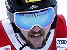 Rakouský lya Marcel Hirscher si uívá vítzství v obím slalomu v Adelbodenu