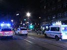 Ve Vinohradské ulici se srazila tramvaj s autem mstské policie (7. leden 2018).