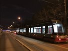Vz mstské policie naboural v Michli do tramvaje.