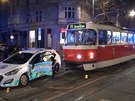 V Praze se stala nehoda tramvaje s policisty
