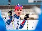 eský biatlonista Michal Krmá bhem nástelu ped sprintem v Oberhofu