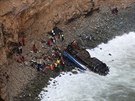 Záchranái zasahují po tragické nehod autobusu v Peru. (2. ledna 2017)