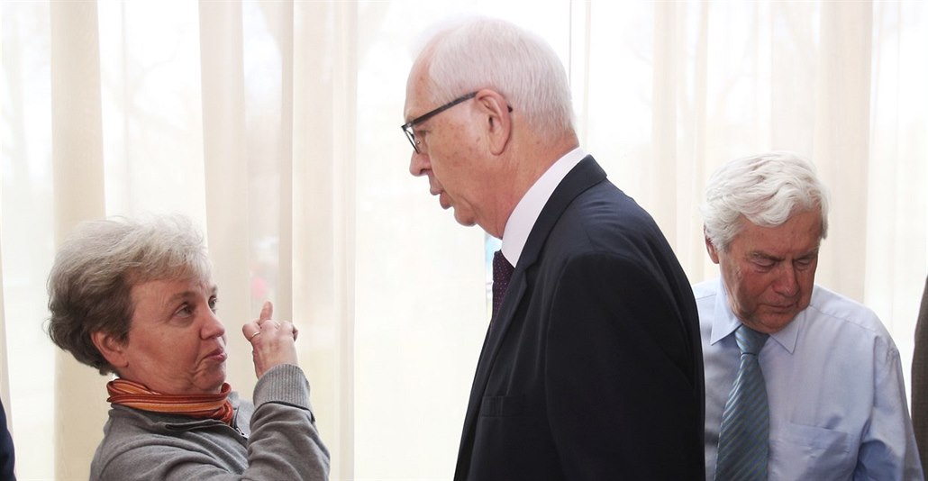 Jedinou �enou mezi poradci Ji�ího Draho�e je Dana Drábová.