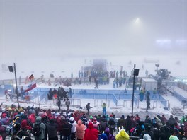 Oberhof bhem tafetovho zvodu mu zahalila hust mlha.