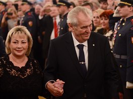 Prezident Miloš Zeman s manželkou Ivanou přicházejí 9. ledna 2018 na slavnostní...