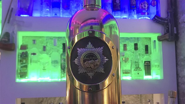 Láhev vodky značky Russo-Baltique, kterou zloději ukradli z kodaňského Café 33