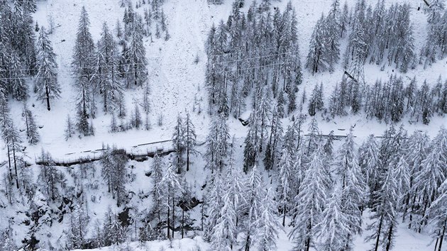 V Zermattu hust snen a nebezpe lavin uvznilo 13 tisc lid (9. ledna 2018).