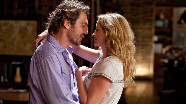 Javier Bardem a Julia Robertsová ve filmu Jíst, meditovat, milovat (2010)