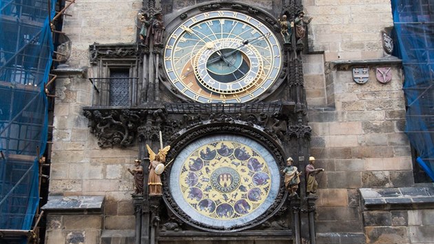 Staromstsk orloj se po devt hodin zastavil. V nsledujcch dnech ho restaurtoi piprav k demonti a odvezou k oprav. (8. ledna 2018)